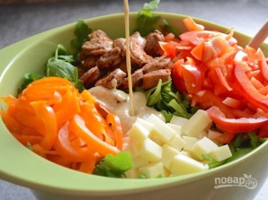 Зимний салат с колбасой - фото шаг 7