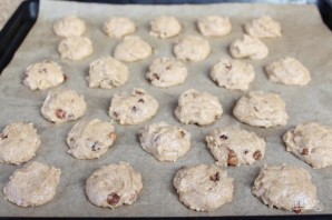 Печенье из цельнозерновой муки с изюмом и орехами - фото шаг 6