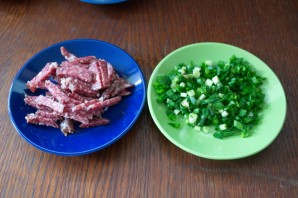 Салат с колбасой и огурцом - фото шаг 1