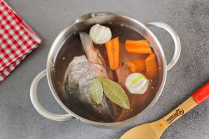 Суп с лапшой и лососем - фото шаг 2
