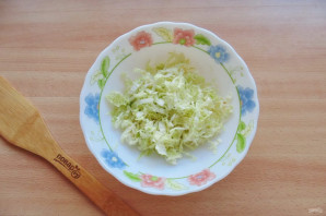 Салат с пекинской капустой и сыром - фото шаг 2