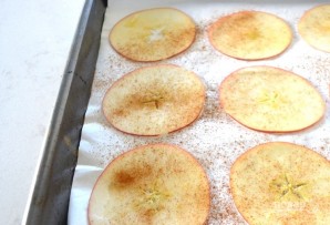 Чипсы из яблок в духовке - фото шаг 2