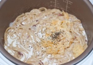 Спагетти карбонара в мультиварке - фото шаг 12