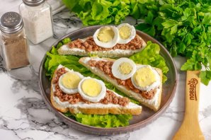 Бутерброды с тунцом и яйцом - фото шаг 4