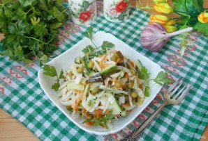 Салат с огурцами, капустой и морковью - фото шаг 10