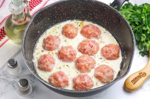 Ежики в сливочном соусе - фото шаг 7