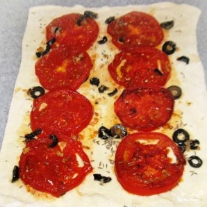 Пирог с жареными помидорами и маслинами - фото шаг 4