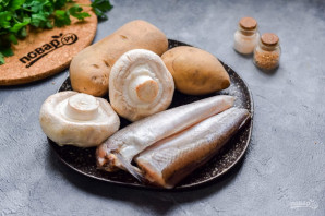 Рыба запеченная с грибами и картофелем - фото шаг 1