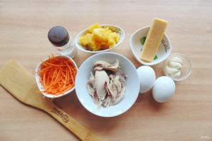 Салат с корейской морковью, курицей и ананасами - фото шаг 1