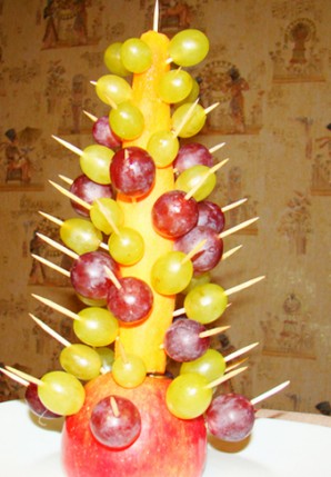 Елочка из фруктов - фото шаг 5