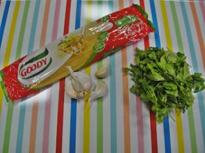 Спагетти с зеленью - фото шаг 1