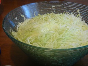 Простой салат из капусты - фото шаг 2
