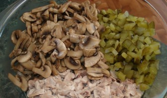 Салат куриный с грибами - фото шаг 3
