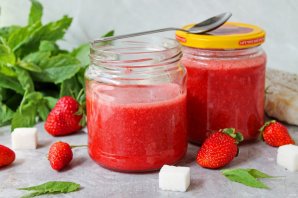 Клубничное пюре - фото шаг 10