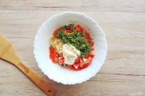 Салат с красной фасолью, помидорами и сыром - фото шаг 6