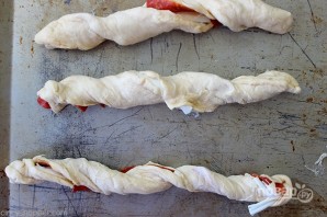 Слоеные вергуны с колбасой и сыром - фото шаг 4