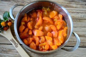 Варенье из абрикосов с курагой - фото шаг 6