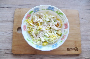 Салат с курицей и консервированными персиками - фото шаг 8