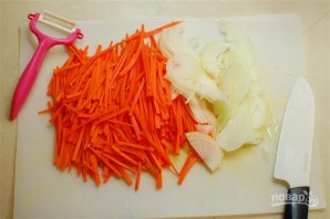 Морковно-луковые оладьи - фото шаг 1