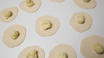 Бездрожжевые жареные пирожки с картошкой - фото шаг 6