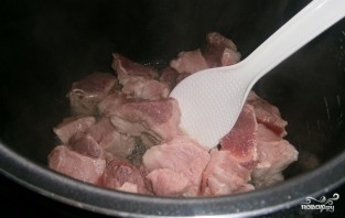 Картошка со свининой и сыром в мультиварке - фото шаг 1