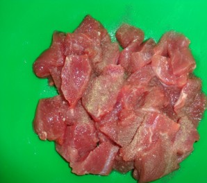 Мясо в мультиварке жареное - фото шаг 2