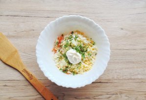 Салат из моркови, яиц и сыра - фото шаг 7