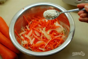 Морковно-луковые оладьи - фото шаг 2