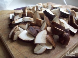 Тушеная картошка с грибами и сметаной - фото шаг 1