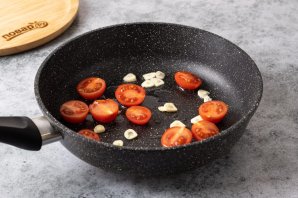 Паста "Пичи" с помидорами и чесноком - фото шаг 7