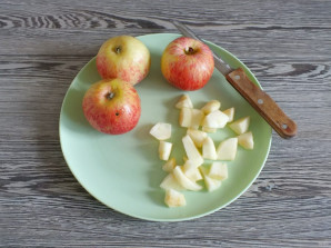 Кокосовая шарлотка с яблоками - фото шаг 5