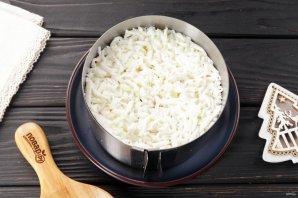 Салат слоеный с креветками - фото шаг 11