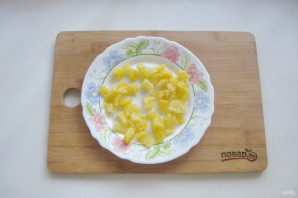 Салат с курицей, ананасами и маслинами - фото шаг 5