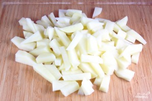Картофель тушеный в горшочке - фото шаг 1