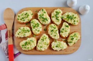 Бутерброды с плавленым сыром - фото шаг 8
