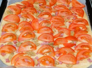 Домашняя пицца с грибами и колбасой - фото шаг 5
