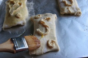 Пирожки с курицей и сыром в духовке - фото шаг 5