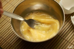 Яичница с сыром в духовке - фото шаг 1