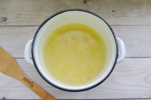 Сливочный суп с курицей и шампиньонами - фото шаг 2