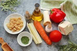 Макароны с овощами и сыром в духовке - фото шаг 1