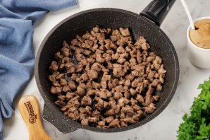 Простой мясной пирог с картошкой