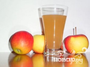 Витаминный напиток из чернослива и яблок - фото шаг 1