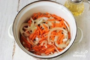 Тушеная скумбрия с луком и морковью - фото шаг 6