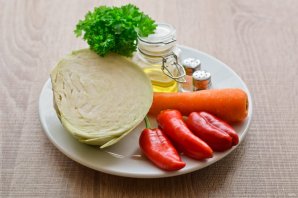 Салат "Витаминка" из капусты, моркови и перца - фото шаг 1