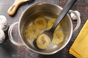 "Гнезда" с фаршем - фото шаг 7