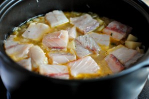 Рыбный суп с гренками - фото шаг 7