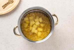Постный гороховый суп с солеными огурчиками - фото шаг 4