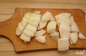 Картошка, тушенная с луком - фото шаг 2