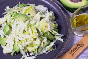 Салат из авокадо и капусты - фото шаг 7