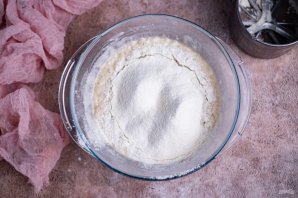 Слоеные пирожки с сыром и луком - фото шаг 7